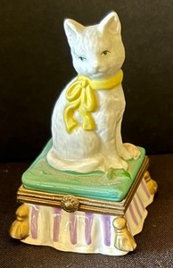 lot 145 image: Four Fine Cat Figurine Trinket Boxes