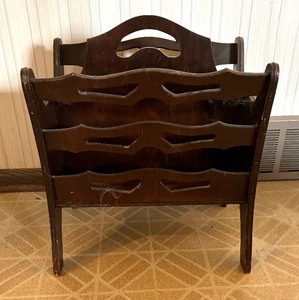 lot 149 image: Vintage Wooden Literature Stand