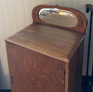 lot 157 image: Beautiful Vintage Music Cabinet