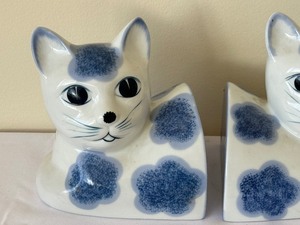 lot 31 image: Whimsical Cat Figurine Bookends