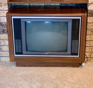 lot 88 image: Large Vintage Console TV by RCA