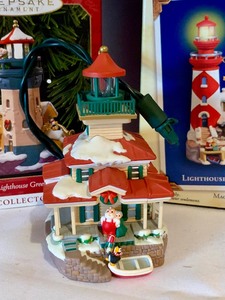 lot 93 image: Beautiful Collection of Vintage Hallmark Including Collection Series and Light Up Series Christmas Ornaments