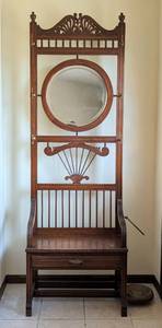 lot 13 image: Beautiful Antique Mirrored Hall Tree