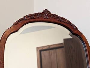 lot 61 image: Vintage Mahogany Wood Vanity
