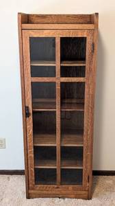 lot 29 image: Mission Style Oak Glass Door Bookcase