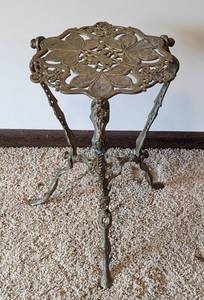 lot 27 image: Antique Brass Plant Stand