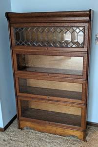 lot 16 image: Widman Leaded Glass Barrister Bookcase