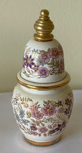 lot 174 image: Pretty Finds