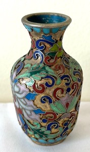 lot 184 image: Cloisonn Treasures