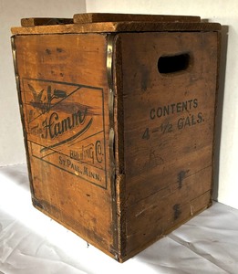 lot 198 image: Vintage Hamms Beer Hinged Crate