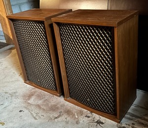 lot 225 image: Pair of Vintage Sansui Speakers