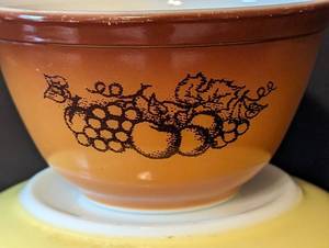 lot 72 image: Two Vintage Pyrex Mixing Bowls