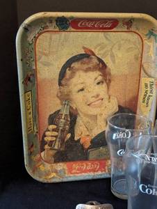 lot 73 image: Vintage Coca Cola Decor and 7 Up Bottle Opener