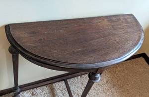 lot 81 image: Petite Mahogany Crescent Side Table