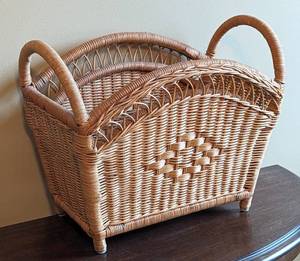 lot 83 image: Vintage Wicker Magazine Rack