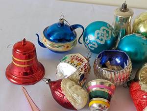 lot 217 image: Assorted Vintage Glass Ornaments