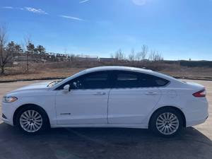 lot 10A image: 2014 Ford Fusion Hybrid SE