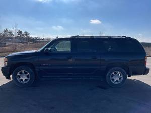 lot 23 image: 2004 GMC Yukon Xl Denali - AWD