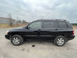 lot 23F image: 2004 Toyota Highlander