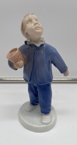 Bing & Grondahl figurine Who is Calling