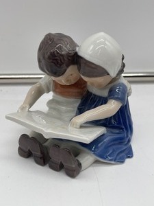 Royal Copenhagen Figurine Children Reading