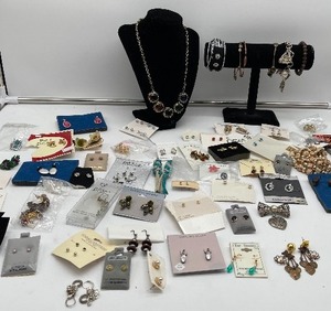 Mixed LOT of Jewelry