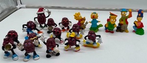 Lot of 1990s Figurines, California Raisins and The Simpsons