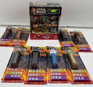 Star Wars Episode 1 Pez NIB 1999 Jar Jar Binks Candy Hander and 8 Flight of the Falcon Single Pez Containers NIP