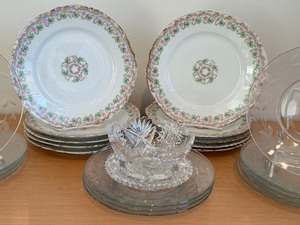 lot 68 image: Set of 10 Vintage Luncheon Plates and More