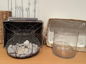 lot 79 image: Variety of Home Decor Items including Baskets
