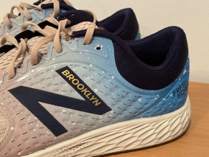 lot 81 image: Pair of Mens Size 16 New Balance Tennis Shoes