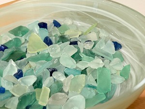 lot 84 image: Decorative Glass Bowl filled with Sea Glass