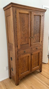 lot 3 image: Vintage Wooden Cabinet