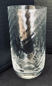 lot 100 image: 16 Swirled Glass Tumblers
