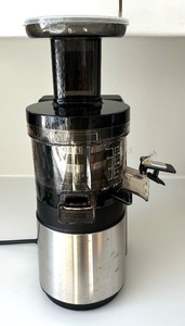 lot 114 image: Hurom Slow Juicer