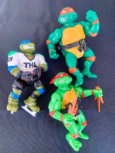 lot 120 image: Ninja Turtle Figurines