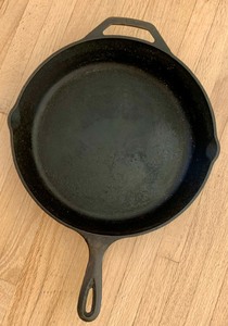 lot 127 image: 12 Cast Iron Lodge Pan