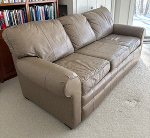lot 37A image: Luxurious Leather Select Comfort Hide A Bed Sofa  Couch