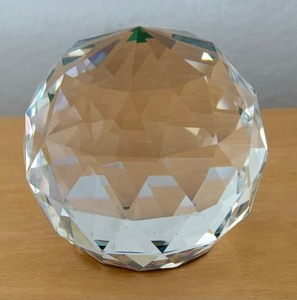 lot 215 image: Dazzling Crystal Prism Decorative Paperweight