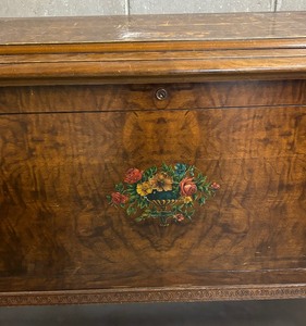 lot 6 image: Charming Vintage Cedar Chest
