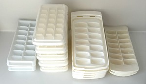 lot 117 image: New Ice Cube Trays