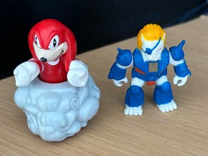 lot 243 image: Fun Collection of Action Figures and Toys including Shorty Fan, Battle Beast, Sonic the Hedgehog and More