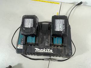 lot 11 image: Makita dual Charger and 2 Batteries Charged and Working