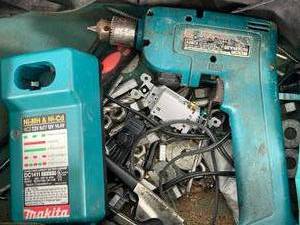 lot 19 image: Makita Bag and oldskool drill and charger with Battery assorted stuff