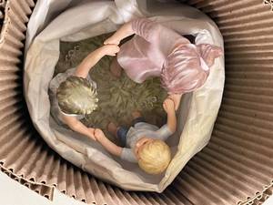 lot 34 image: A Childs World Ceramica Excelsis Ring around the rosie