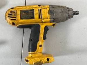 lot 49 image: Dewalt DW059 Cordless impact Wrench