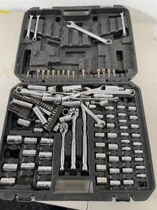 lot 87 image: Ratchet set