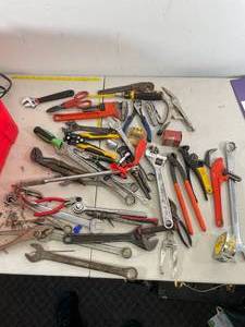 lot 99 image: Box of awesome Tools