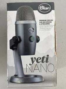 lot 102 image: Yeti Microphone