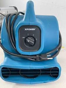 lot 105 image: Fan with outlets